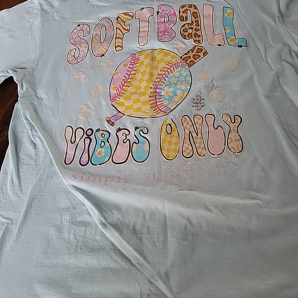 Simply Southern Softball Vibes Only Shirt Size Medium - Picture 1 of 4